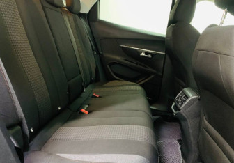 Подержанный автомобиль Peugeot 3008 2018 года (11 фото)