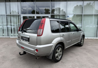 Подержанный автомобиль Nissan X-Trail 2004 года (5 фото)