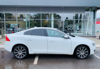 Подержанный автомобиль Volvo S60 2013 года (4 фото)