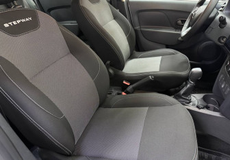 Подержанный автомобиль Renault Logan Sedan 2022 года (9 фото)