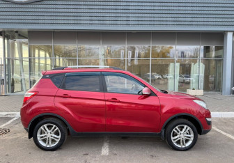 Подержанный автомобиль Changan CS35 2015 года (4 фото)