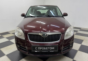 Подержанный автомобиль Skoda Fabia Hatchback 2010 года (2 фото)