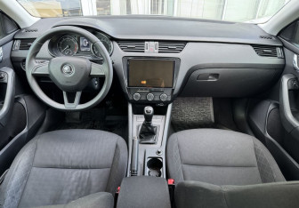 Подержанный автомобиль Skoda Octavia Liftback 2019 года (9 фото)