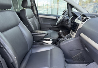 Подержанный автомобиль Opel Zafira Compactvan 2008 года (10 фото)