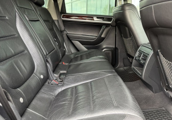 Подержанный автомобиль Volkswagen Touareg 2013 года (11 фото)