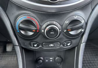Подержанный автомобиль Hyundai Solaris Sedan 2014 года (10 фото)