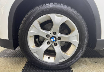 Подержанный автомобиль BMW X1 2011 года (12 фото)