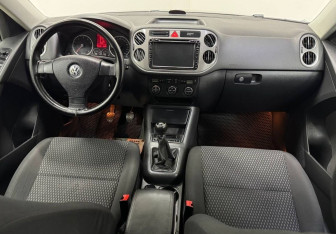 Подержанный автомобиль Volkswagen Tiguan 2009 года (10 фото)