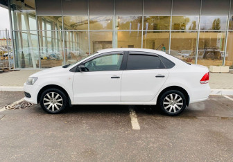 Подержанный автомобиль Volkswagen Polo Sedan 2010 года (8 фото)