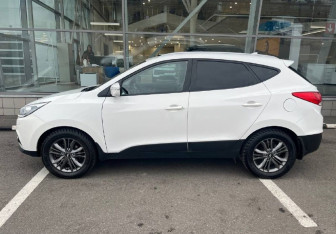 Подержанный автомобиль Hyundai ix35 2014 года (8 фото)