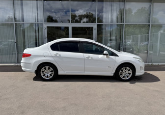 Подержанный автомобиль Peugeot 408 2013 года (4 фото)