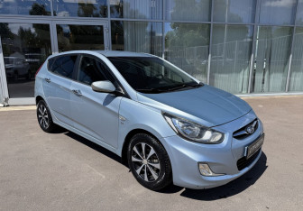 Подержанный автомобиль Hyundai Solaris Hatchback 2011 года (3 фото)