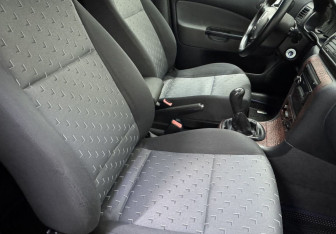 Подержанный автомобиль Skoda Octavia Liftback 2006 года (9 фото)