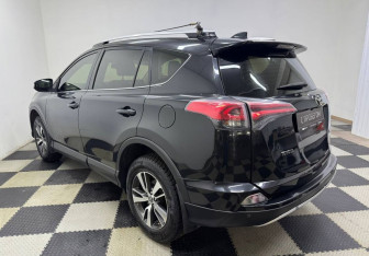 Подержанный автомобиль Toyota RAV4 2015 года (7 фото)