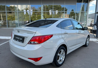 Подержанный автомобиль Hyundai Solaris Sedan 2015 года (5 фото)