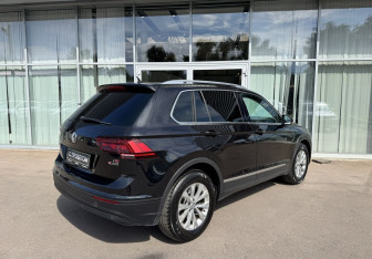 Подержанный автомобиль Volkswagen Tiguan 2017 года (5 фото)