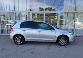 Подержанный автомобиль Volkswagen Golf Hatchback 2012 года (4 фото)
