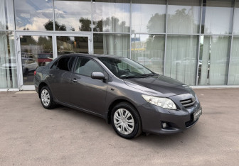 Подержанный автомобиль Toyota Corolla Sedan 2009 года (3 фото)