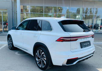 Подержанный автомобиль Geely Monjaro 2024 года (7 фото)