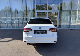 Подержанный автомобиль Volkswagen Jetta Sedan 2016 года (6 фото)