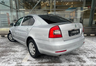 Подержанный автомобиль Skoda Octavia Liftback 2011 года (7 фото)