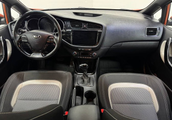 Подержанный автомобиль Kia Ceed Hatchback 2014 года (10 фото)