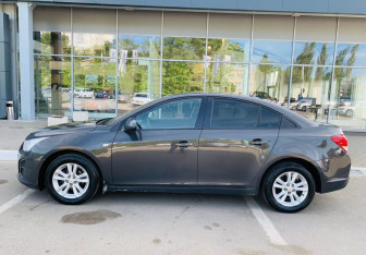 Подержанный автомобиль Chevrolet Cruze Sedan 2013 года (8 фото)