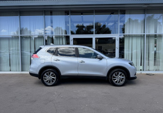 Подержанный автомобиль Nissan X-Trail 2017 года (4 фото)
