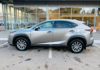 Подержанный автомобиль Lexus NX 2015 года (8 фото)