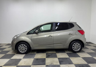 Подержанный автомобиль Kia Venga 2016 года (8 фото)