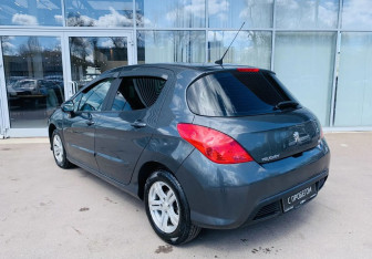 Подержанный автомобиль Peugeot 308 Hatchback 2010 года (7 фото)