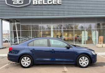 Подержанный автомобиль Volkswagen Jetta Sedan 2012 года (4 фото)