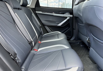 Подержанный автомобиль Geely Atlas 2023 года (11 фото)