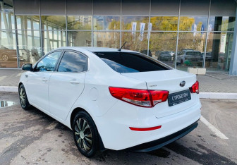 Подержанный автомобиль Kia Rio Sedan 2015 года (7 фото)