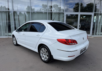 Подержанный автомобиль Peugeot 408 2013 года (7 фото)