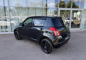 Подержанный автомобиль Suzuki Swift Hatchback 2008 года (7 фото)