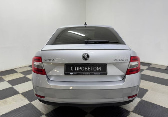 Подержанный автомобиль Skoda Octavia Liftback 2019 года (6 фото)