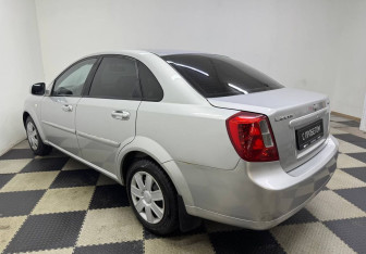 Подержанный автомобиль Chevrolet Lacetti Sedan 2011 года (7 фото)