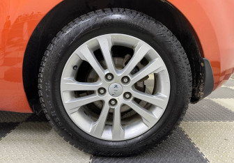 Подержанный автомобиль Kia Ceed Hatchback 2014 года (12 фото)