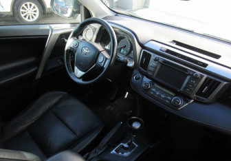 Подержанный автомобиль Toyota RAV4 2013 года (12 фото)