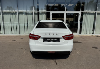 Подержанный автомобиль LADA (ВАЗ) Vesta Sedan 2018 года (6 фото)