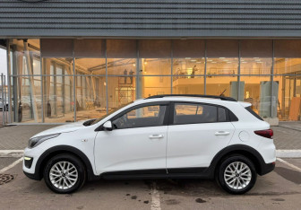 Подержанный автомобиль Kia Rio Hatchback 2019 года (8 фото)