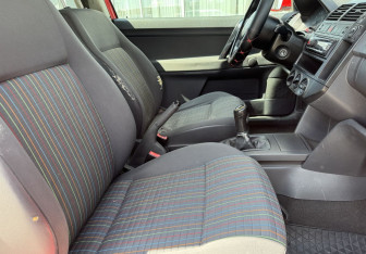 Подержанный автомобиль Volkswagen Polo Hatchback 2006 года (10 фото)