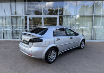 Подержанный автомобиль Chevrolet Lacetti Hatchback 2006 года (5 фото)
