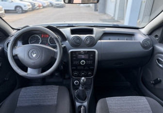 Подержанный автомобиль Renault Duster 2014 года (9 фото)