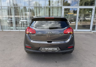 Подержанный автомобиль Kia Ceed Hatchback 2015 года (6 фото)