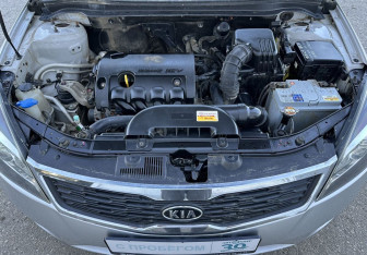 Подержанный автомобиль Kia Ceed Hatchback 2011 года (14 фото)