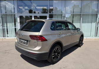 Подержанный автомобиль Volkswagen Tiguan 2019 года (5 фото)
