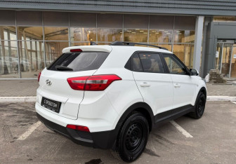 Подержанный автомобиль Hyundai Creta 2019 года (5 фото)