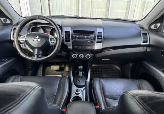 Подержанный автомобиль Mitsubishi Outlander 2007 года (9 фото)